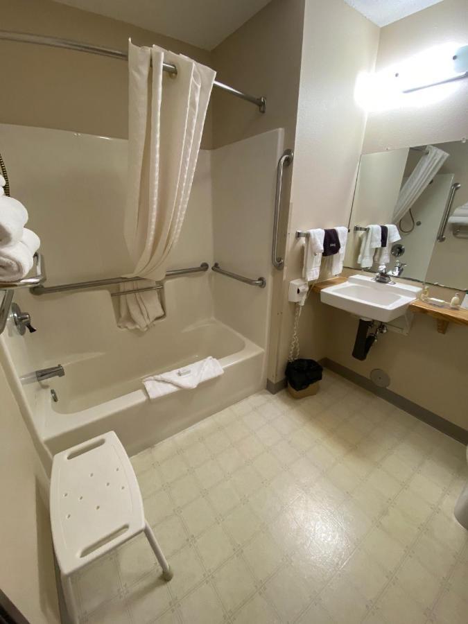 Boarders Inn & Suites By Cobblestone Hotels - Broken Bow Eksteriør billede